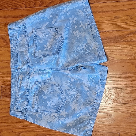 Per Se Women's Short - Picture 2 of 5